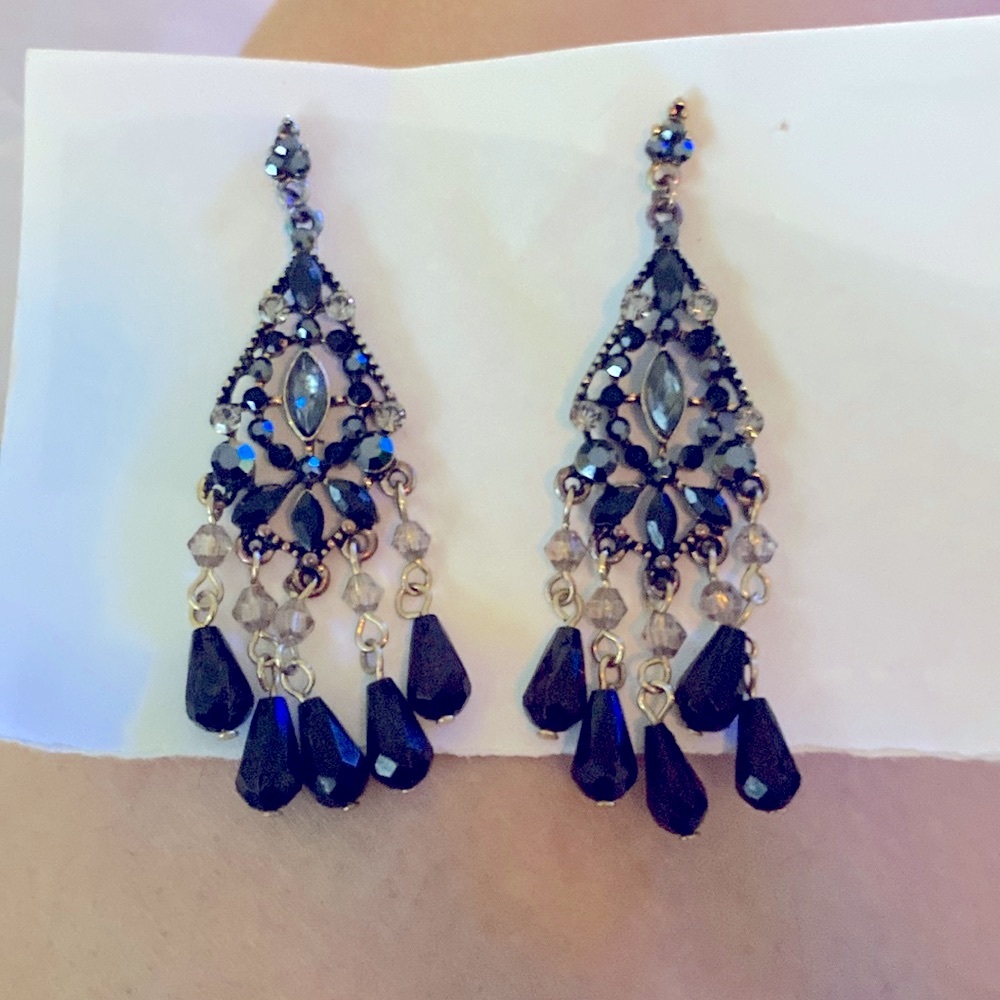 Black beaded fashion earrings (OS)